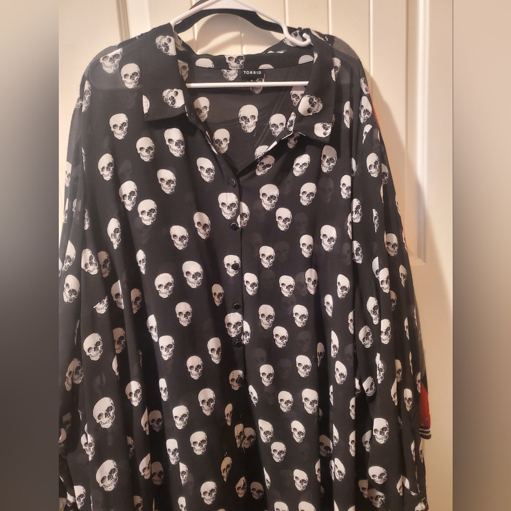 Torrid plus size sheer skull shirt size 6x